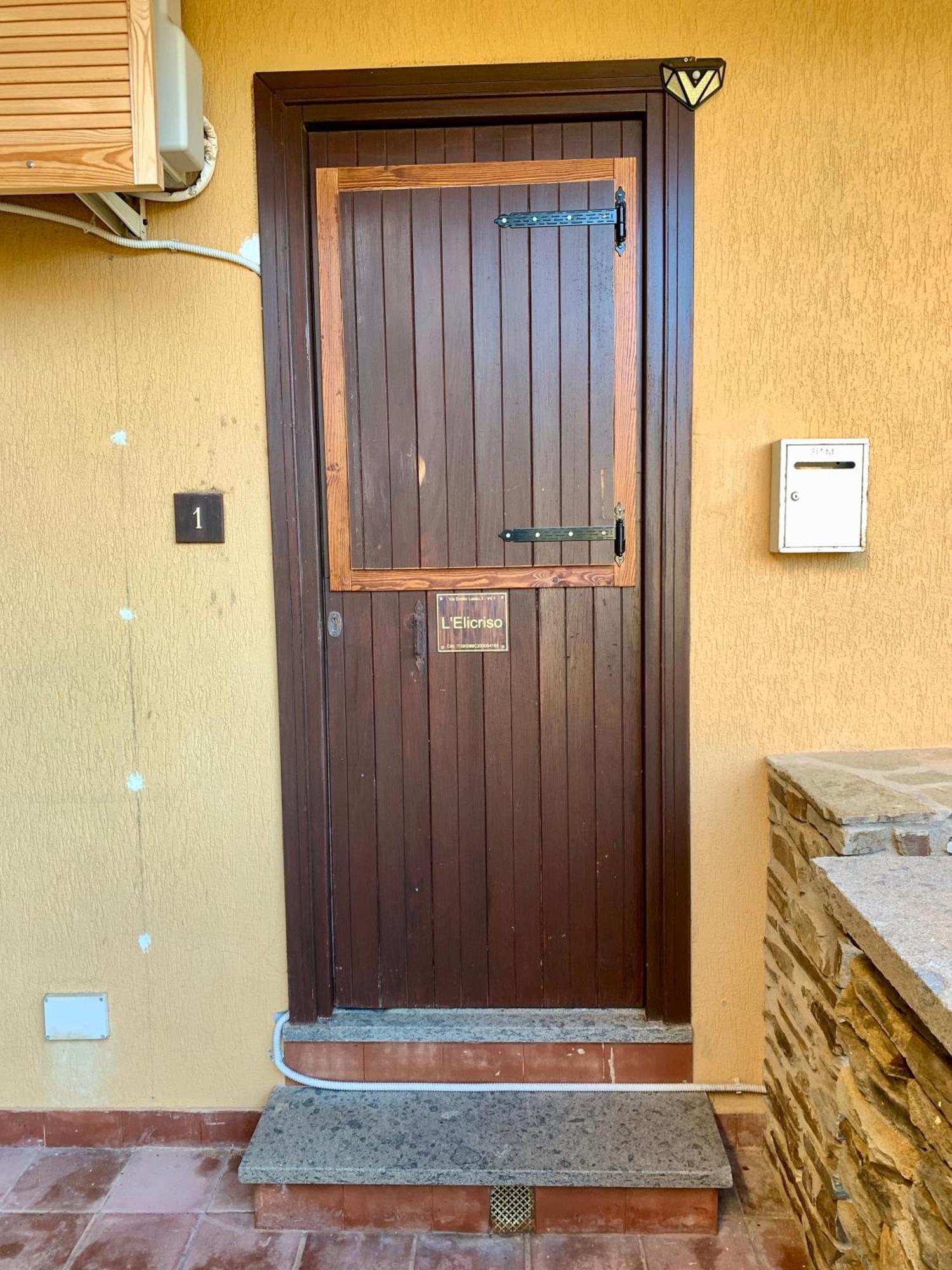 L' Elicriso, A Pochi Passi Dal Mare Con Giardino Privato - The Elicriso, A Few Meters From The Sea, With Private Garden Apartment Stintino Bagian luar foto